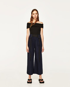 Топ с вырезом бандо Zara