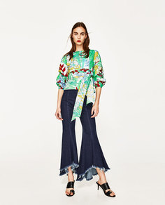 Джинсы клеш с асимметричным низом Zara
