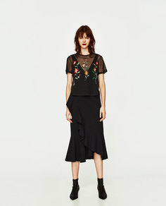 Футболка с прозрачными деталями и вышивкой Zara