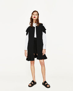 Жилет с воланами на плечах. Zara
