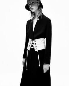Пальто с фигурным воротником-стойкой Zara
