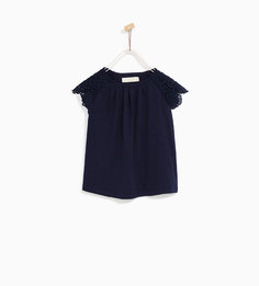 Футболка с деталями из гипюра на плечах Zara