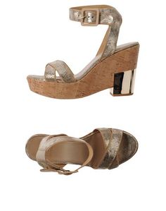 Сандалии Stuart Weitzman