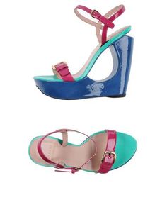 Сандалии Stuart Weitzman
