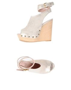 Сандалии Stuart Weitzman