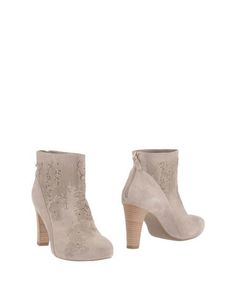 Полусапоги и высокие ботинки VIC