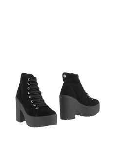 Полусапоги и высокие ботинки Guess