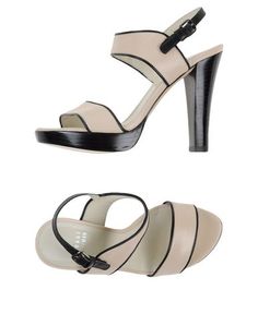 Сандалии Stuart Weitzman