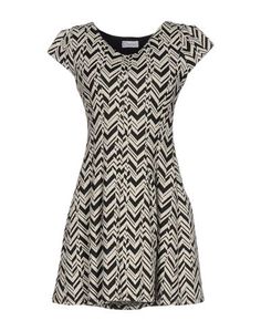 Короткое платье DoisÈ