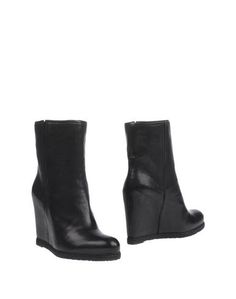 Полусапоги и высокие ботинки Stuart Weitzman