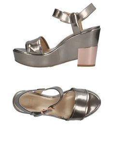 Сандалии Stuart Weitzman