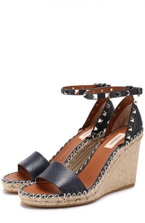 Кожаные босоножки Rockstud Double на танкетке Valentino