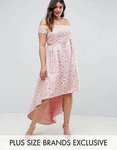 Асимметричное кружевное платье с вырезом лодочкой Chi Chi London Plus - Розовый