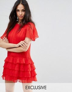 Плиссированное платье в горошек с оборкой Missguided - Красный