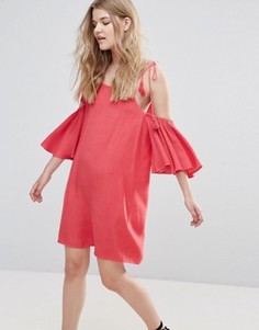 Платье с открытыми плечами и кисточками Influence - Красный