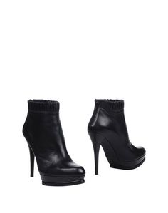 Полусапоги и высокие ботинки Stuart Weitzman