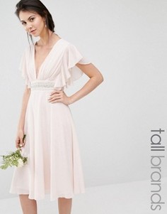 Платье миди с расклешенными рукавами и отделкой на талии TFNC Tall Wedding - Розовый