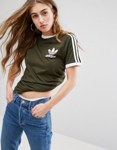 Футболка бойфренда цвета хаки с тремя полосками adidas Originals - Зеленый