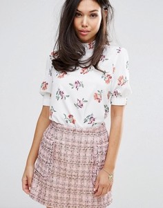 Блузка с высоким воротником и цветочным принтом Fashion Union - Белый