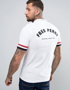 Белая футболка с принтом на спине Fred Perry - Белый