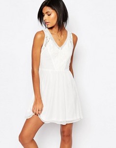Кружевное короткое приталенное платье Vero Moda - Белый