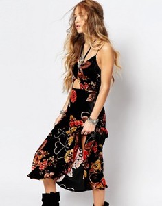 Платье макси с вырезами и цветочным принтом Honey Punch - Черный
