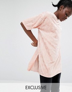 Бархатная удлиненная футболка Monki - Розовый