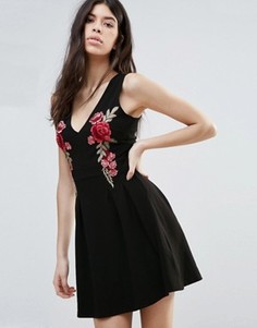 Короткое приталенное платье с цветочной вышивкой Parisian - Черный