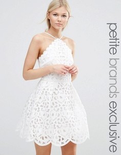 Платье мини для выпускного с вырезами Chi Chi London Petite - Белый