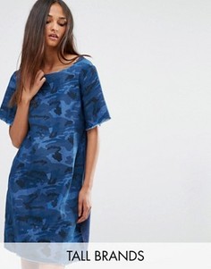 Джинсовое платье с камуфляжным принтом Liquor & Poker Tall - Синий