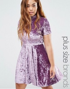 Бархатное короткое приталенное платье с высокой горловиной Club L Plus - Фиолетовый