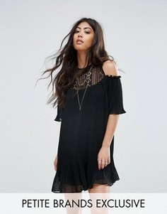 Свободное платье с открытыми плечами и расклешенными рукавами Boohoo Petite - Черный