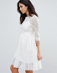 Кружевное приталенное платье с рукавами 3/4 Zibi London - Белый