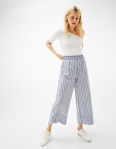 Облегающая футболка ассиметричного кроя Bershka