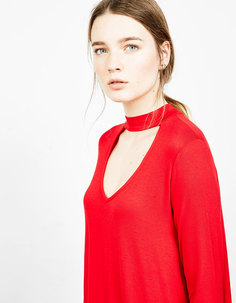 Футболка объемного кроя с деталью в виде чокера Bershka