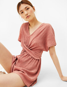 Комбинезон с плиссировкой и скрещенным передом Bershka
