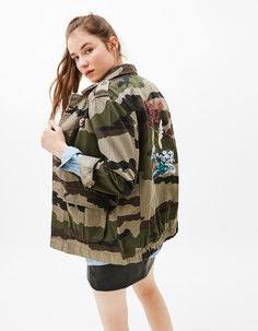Куртка-сафари камуфляжной расцветки с восточным принтом на спине Bershka