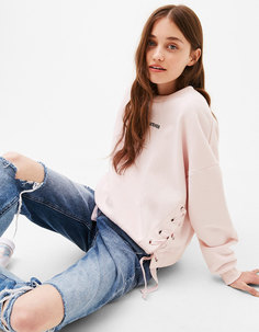 Толстовка с передними бантами и вышитой надписью Bershka