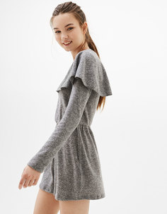 Короткий трикотажный комбинезон с воротником-пелериной Bershka