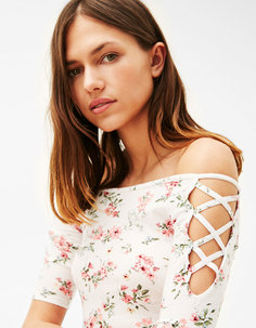 Облегающая футболка с тесьмой на рукавах Bershka