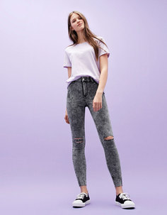 Джинсы облегающего покроя Bershka