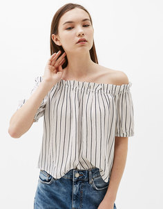 Пышная блуза с открытыми плечами Bershka