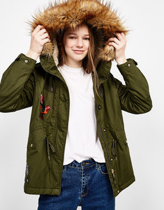 Парка из хлопка со съемной меховой отделкой на капюшоне Bershka