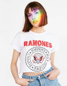Укороченная футболка «ramones» с декоративной строчкой Bershka