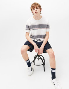 Футболка в полосы с эффектом жаккарда Bershka
