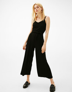 Длинный комбинезон на бретелях с поясом Bershka
