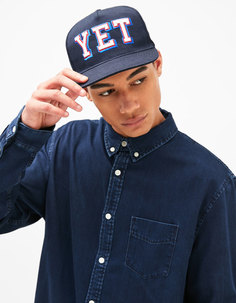 Кепка с вышитой надписью &#39;yet’ Bershka