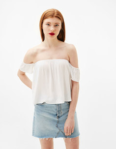 Футболка с открытыми плечами Bershka