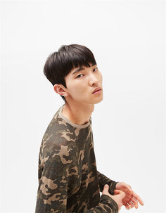 Свитер с камуфляжным принтом Bershka