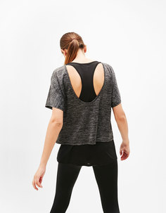 Двуслойная спортивная футболка из высокотехнологичной ткани Bershka